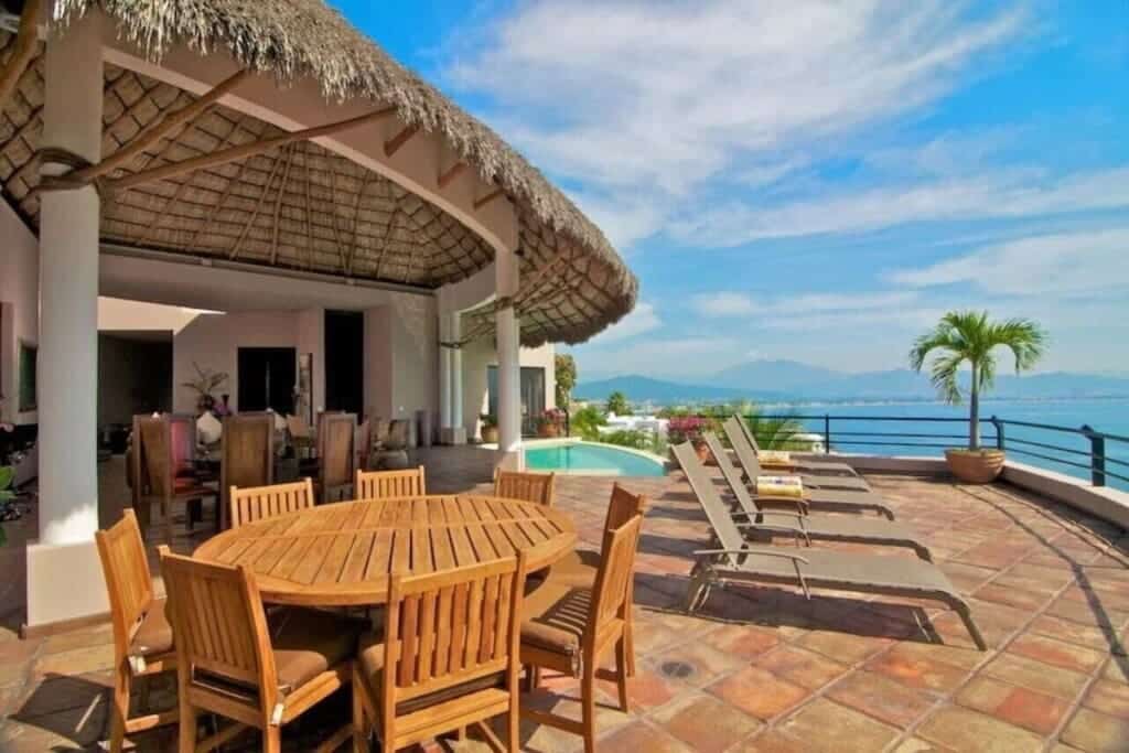 Outdoor dining under palapa 1